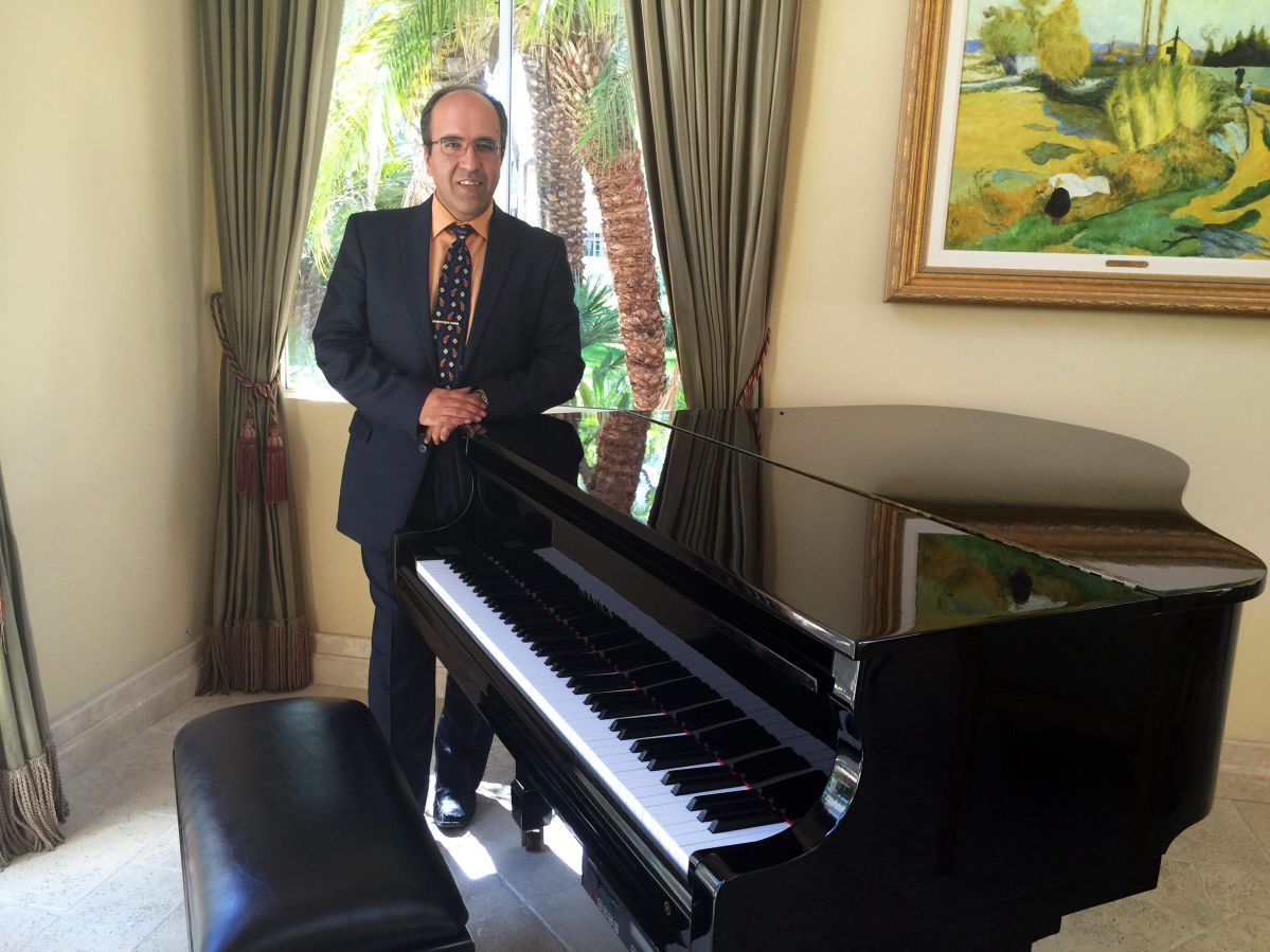 Omid Sayareh American Iranian music Composer and Santour Player in Los Angeles
